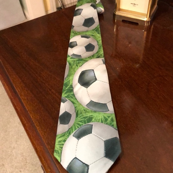 Other - LARSON  Soccer TIE  100% silk😍